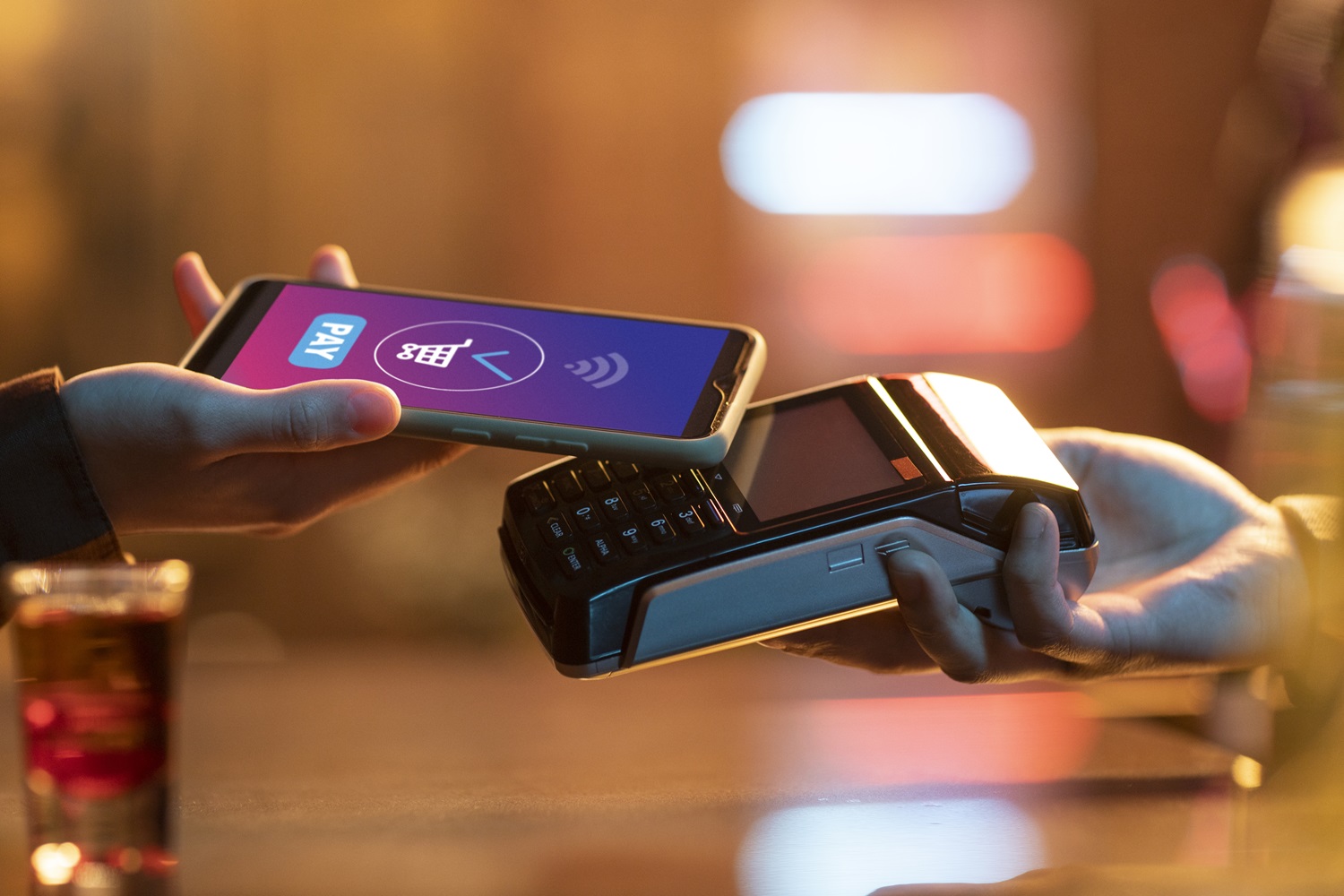 Penerapan Sistem Pembayaran Cashless dalam Bisnis Restoran
