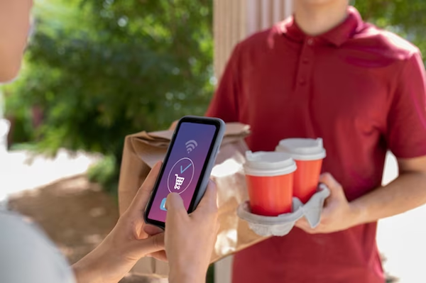 cara mengembangkan usaha kuliner - tersedia di berbagai aplikasi pesan antar online